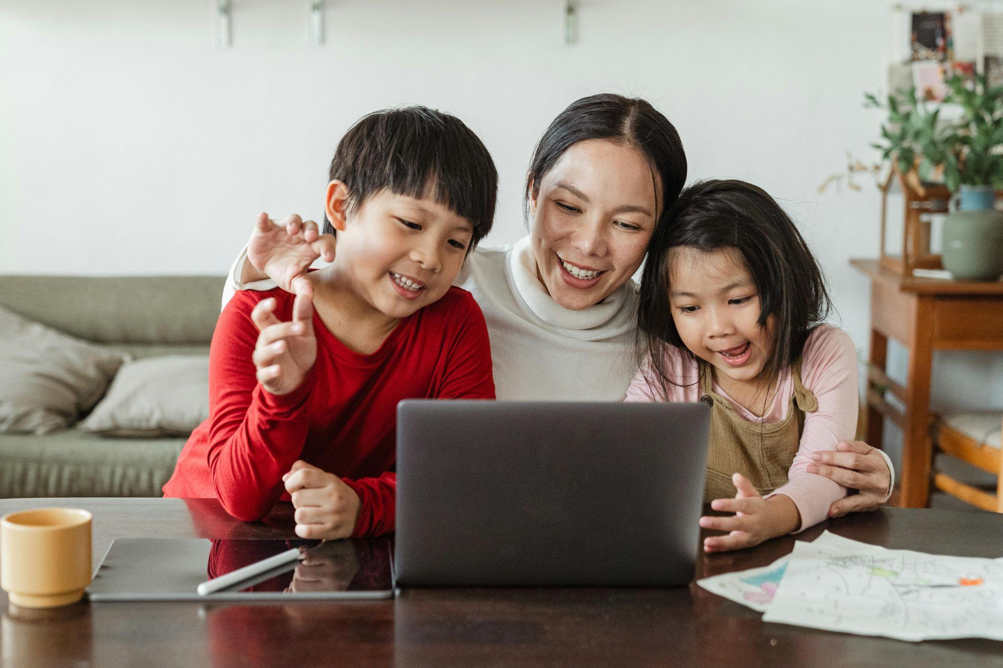 mom teaching her kids