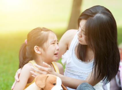 mom-comforting-daughter